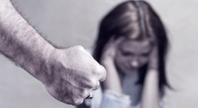 violenza-donna-slide-735x400