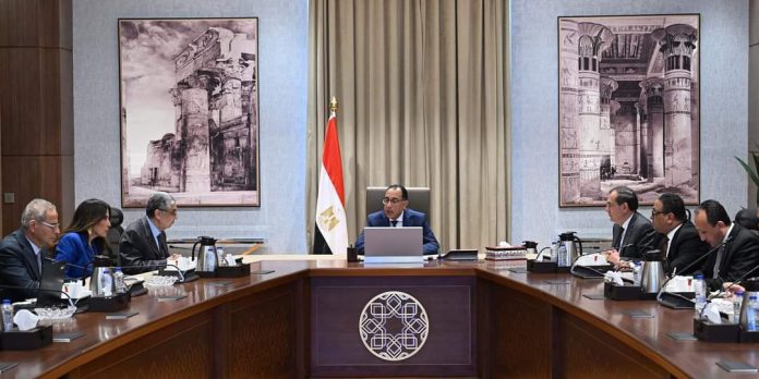 إجتماع عاجل بمجلس الوزراء لإيجاد حلول نهائية لإنقطاع الكهرباء إجتماع عاجل بمجلس الوزراء لإيجاد حلول نهائية لإنقطاع الكهرباء