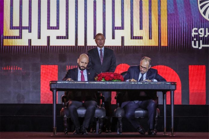 الأهلي يوقع اتفاق مشروع القرن الأهلي يوقع اتفاق مشروع القرن
