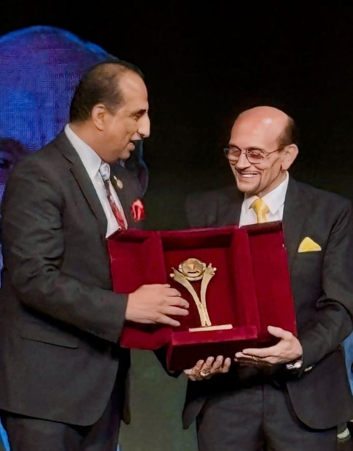 وسام التفرد… لقب جديد يضيفه محمد صبحي إلى تاريخ المسرح العربي