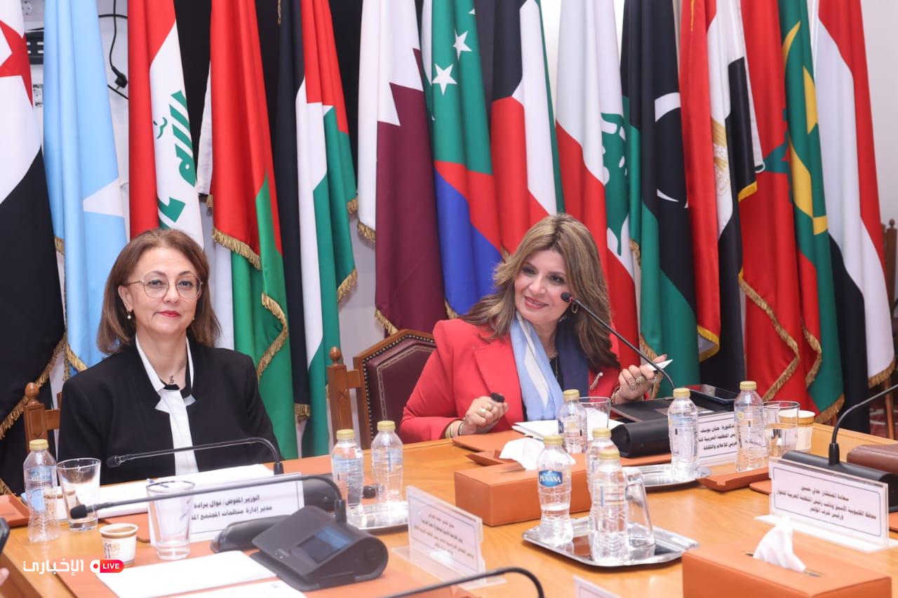 الدكتورة حنان يوسف: هذا المؤتمر يشكل منصة فكرية ودبلوماسية مهمة لتبادل الرؤى والخبرات، واستشراف آفاق مستقبلية جديدة من شأنها تعزيز الحضور العربي على الساحة الدولية