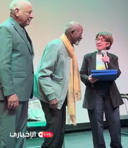 القاهرة تودع "سلطان الجاز" بالدموع والزغاريد: رحلة شرحبيل من أروقة "الفرنسي" إلى مسرح "الجلاء" 4 alekhbary.com aCl8tkRz