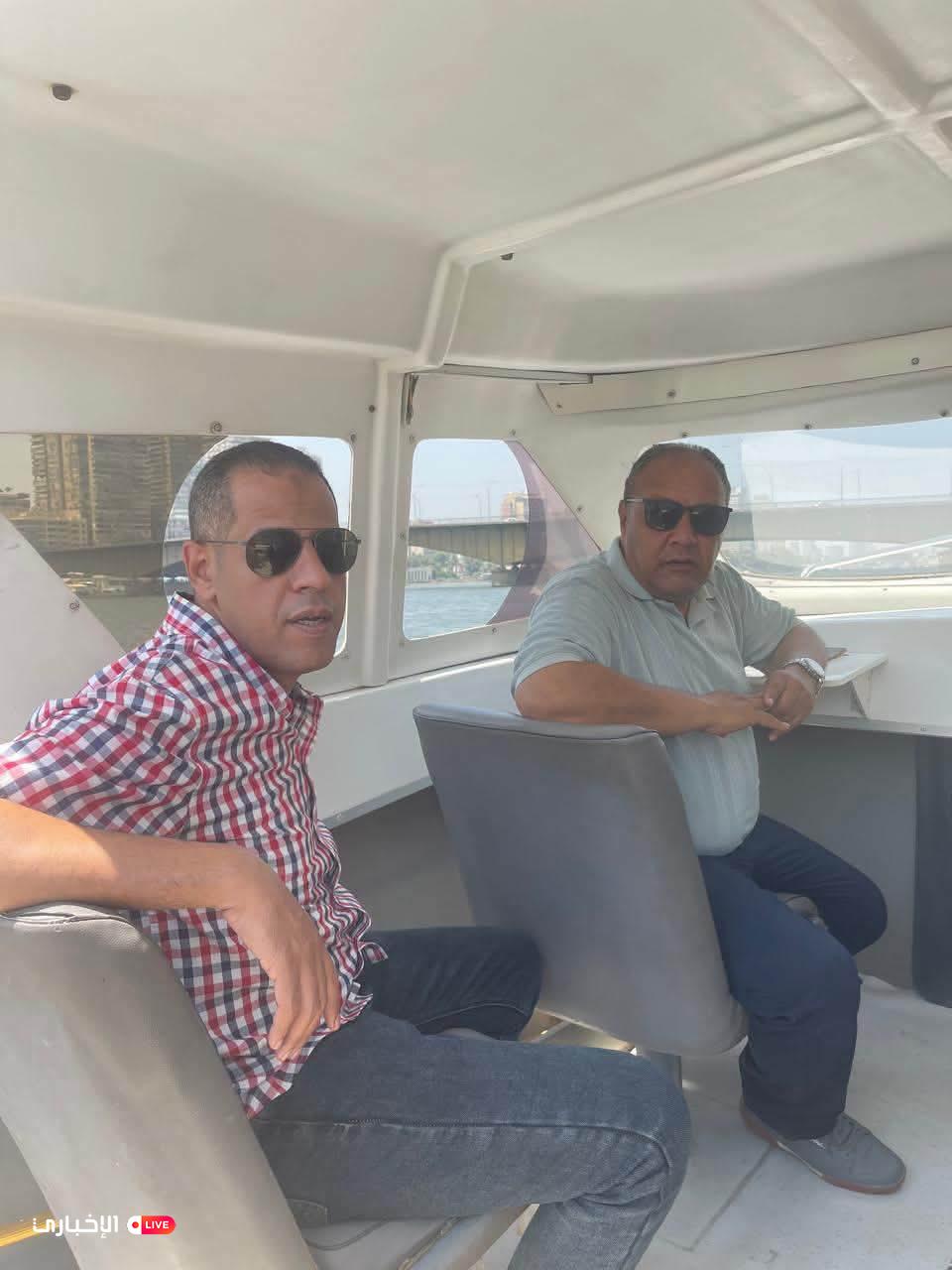 المهندس أحمد نزيه رئيس الإدارة المركزية لتطوير وحماية نهر النيل بالقاهرة الكبرى وبني سويف والمنيا، يرافقه الدكتور محمد جمال، مدير عام الإدارة العامة لتطوير وحماية نهر النيل بالقاهرة الكبرى، والمهندسة ريهام مسعد، وكيلة الإدارة